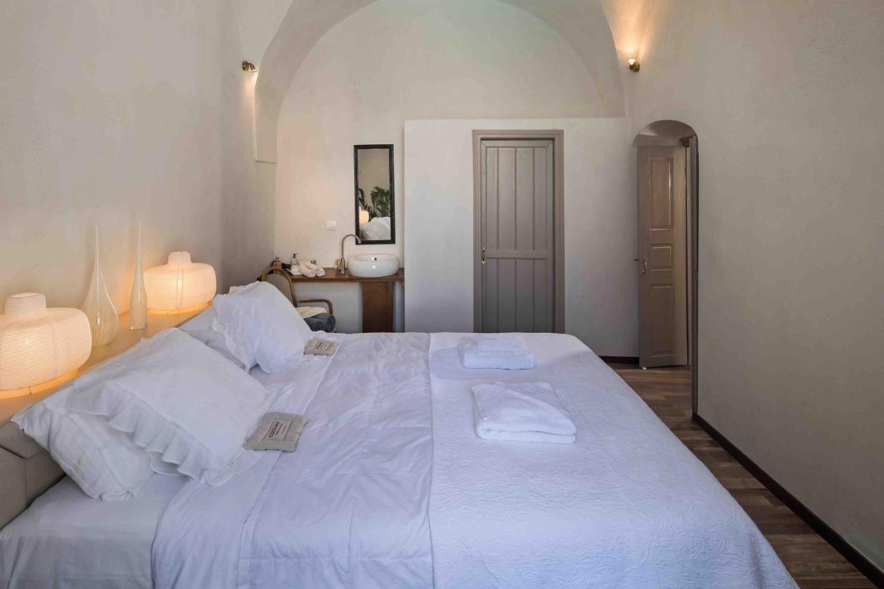 Sandandstone Villa Santorini Megalochori  Eksteriør billede